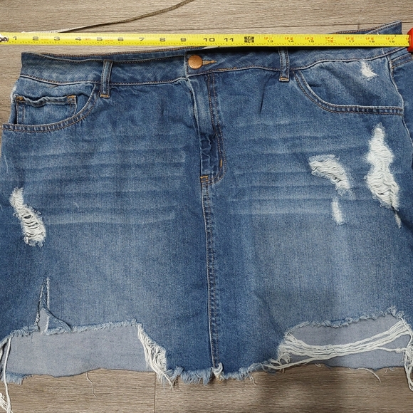 Women Plus Mini Bluejean Distressed Skirt Refuge+ - Picture 5 of 6